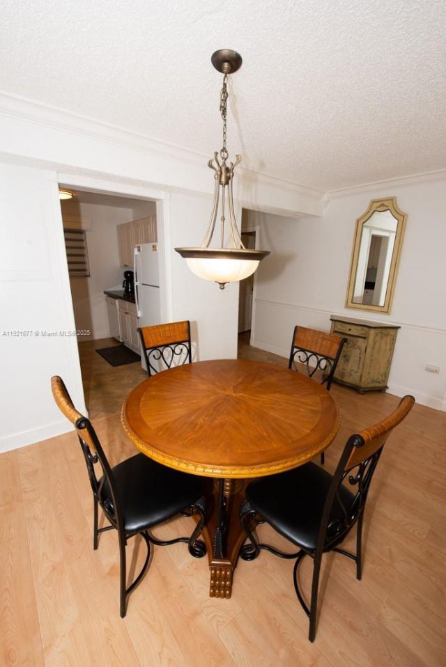 201 178th Dr, Unit 323, Sunny Isles Beach, FL 33160 Photo