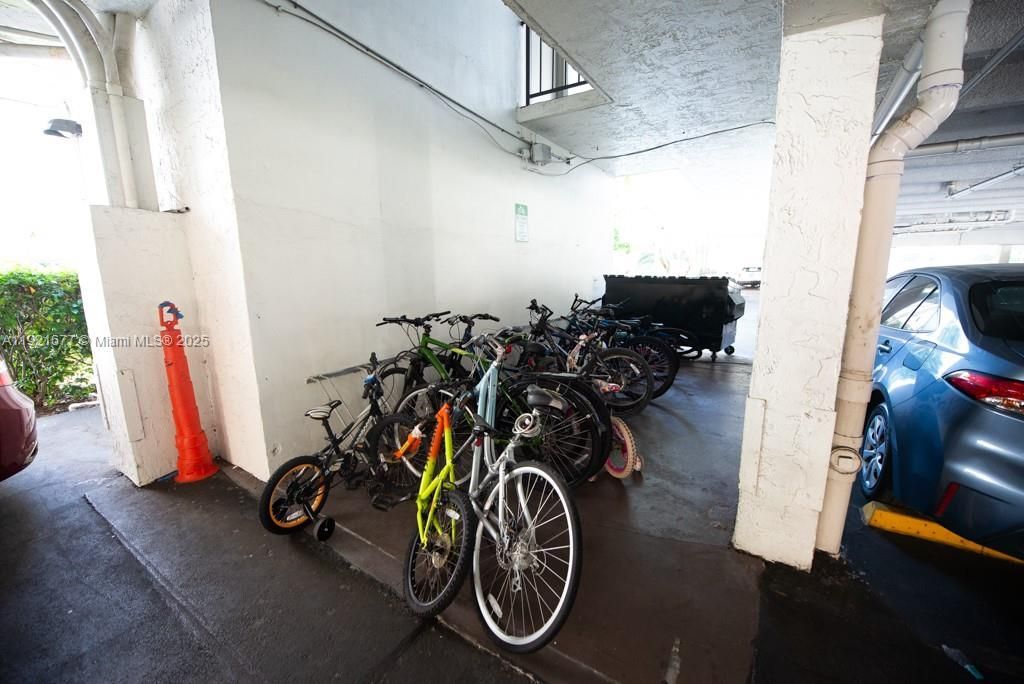 201 178th Dr, Unit 323, Sunny Isles Beach, FL 33160 Photo