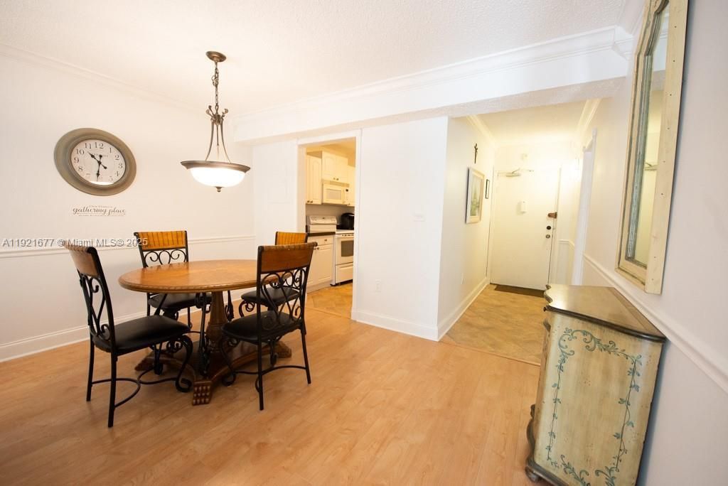 201 178th Dr, Unit 323, Sunny Isles Beach, FL 33160 Photo