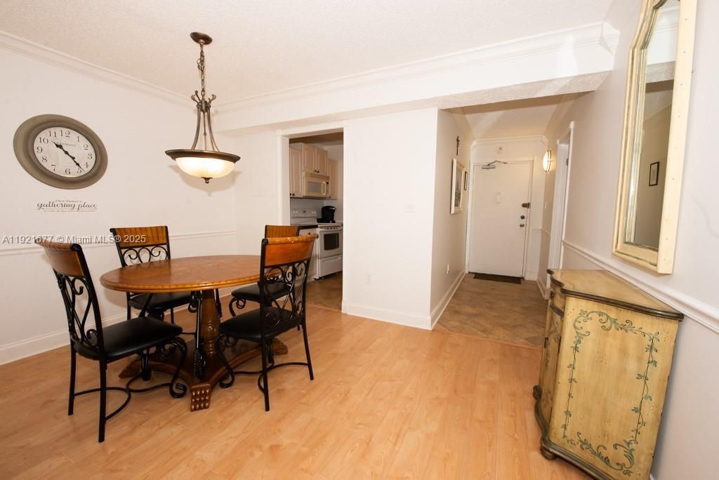 201 178th Dr, Unit 323, Sunny Isles Beach, FL 33160 Photo