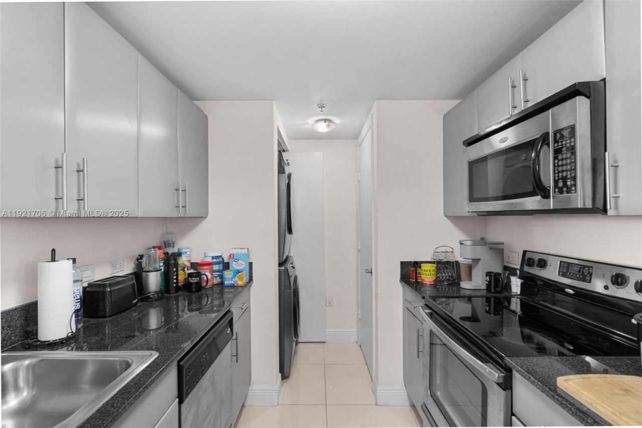 1871 NW S River Dr, Unit 1402, Miami, FL 33125 Photo