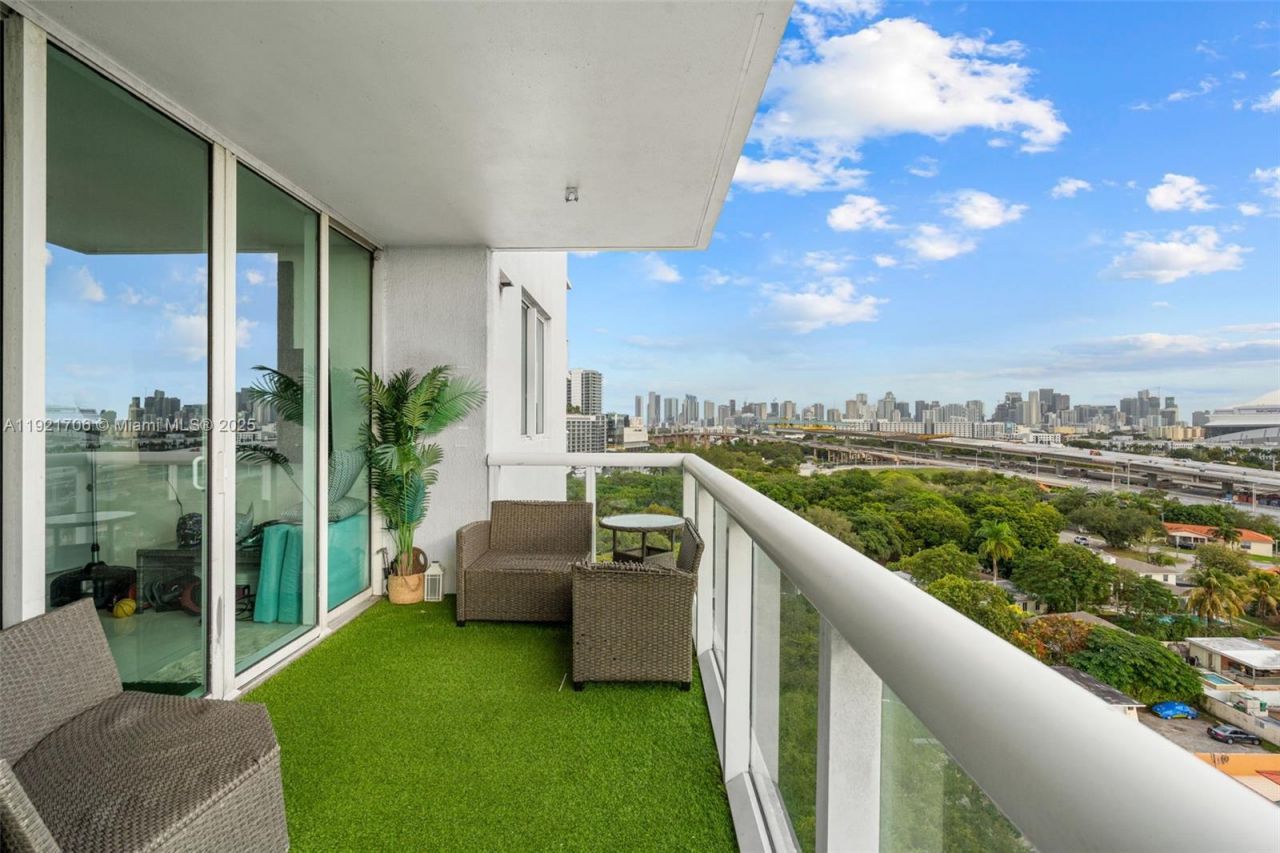 1871 NW S River Dr, Unit 1402, Miami, FL 33125 Photo