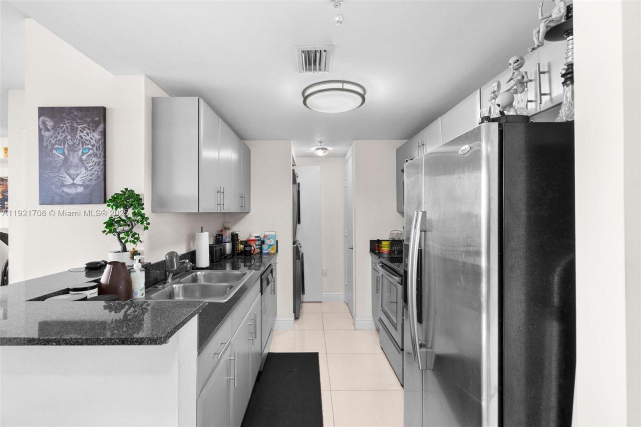 1871 NW S River Dr, Unit 1402, Miami, FL 33125 Photo