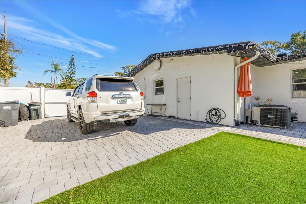 13216 Forest Hills Drive, Tampa, FL 33612 Photo