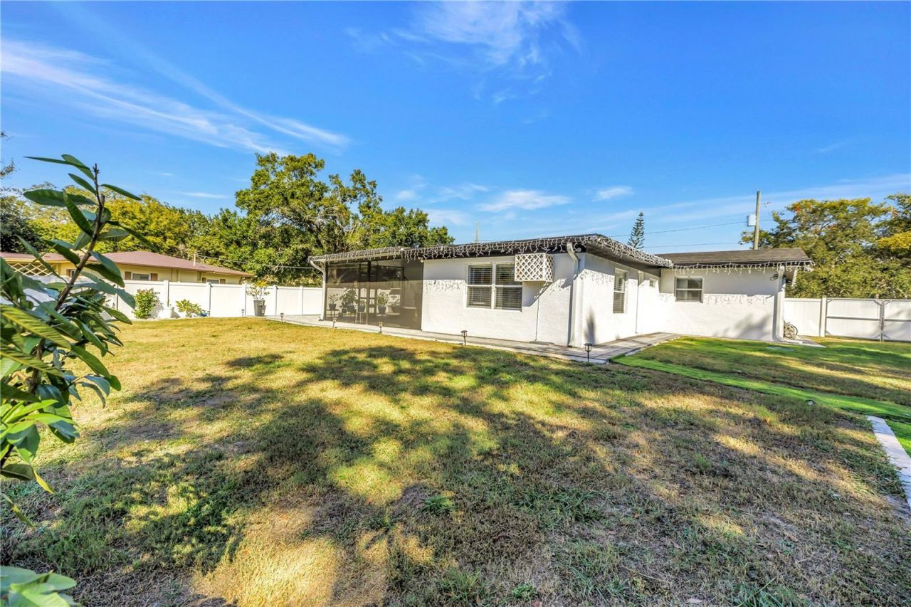 13216 Forest Hills Drive, Tampa, FL 33612 Photo