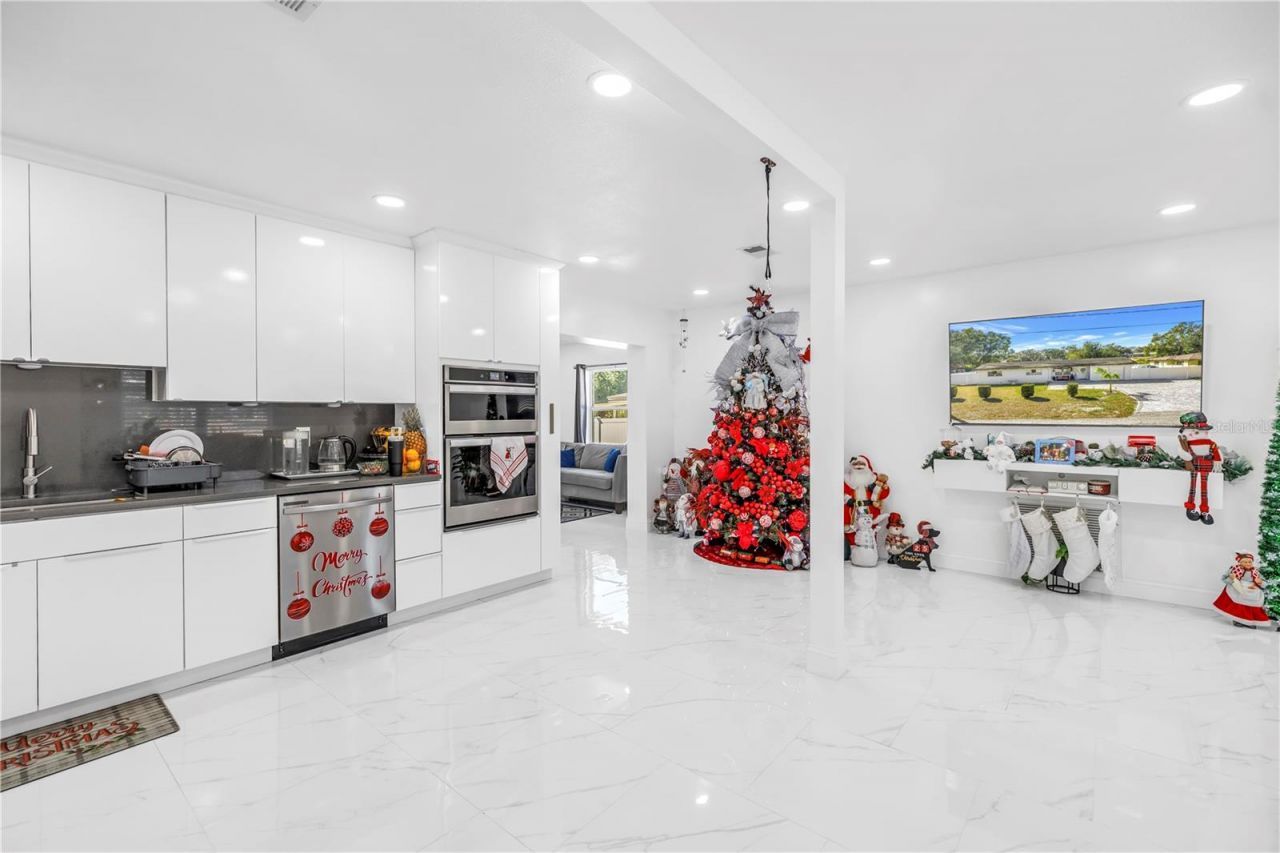 13216 Forest Hills Drive, Tampa, FL 33612 Photo