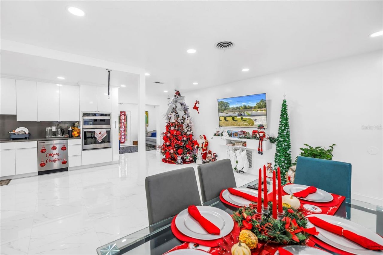 13216 Forest Hills Drive, Tampa, FL 33612 Photo