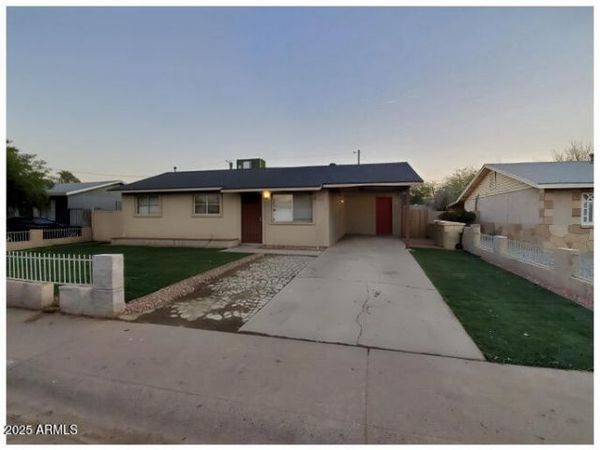 6525 W PECK Drive, Glendale, AZ 85301