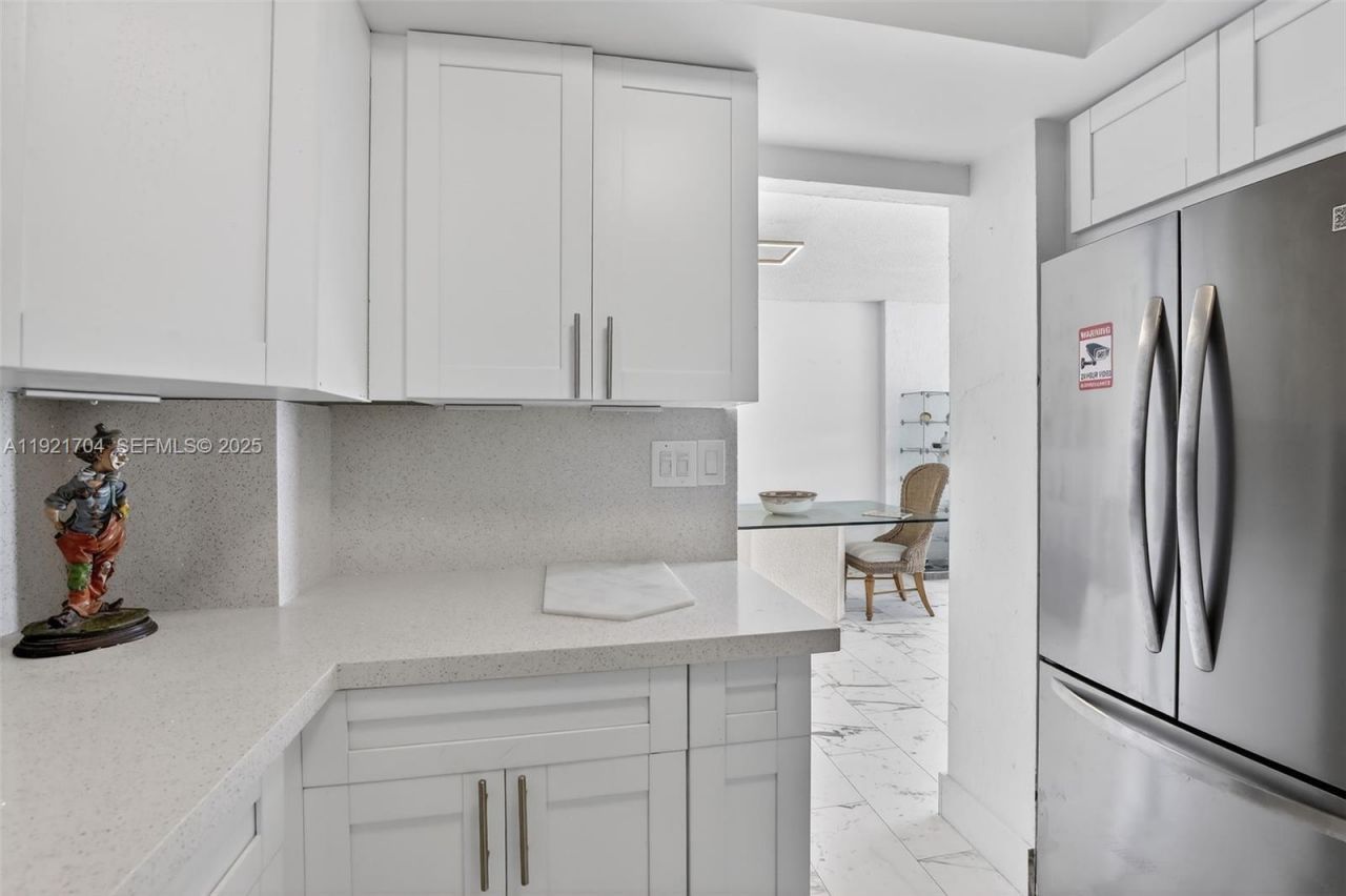 300 Bayview Dr, Unit 308, Sunny Isles Beach, FL 33160 Photo