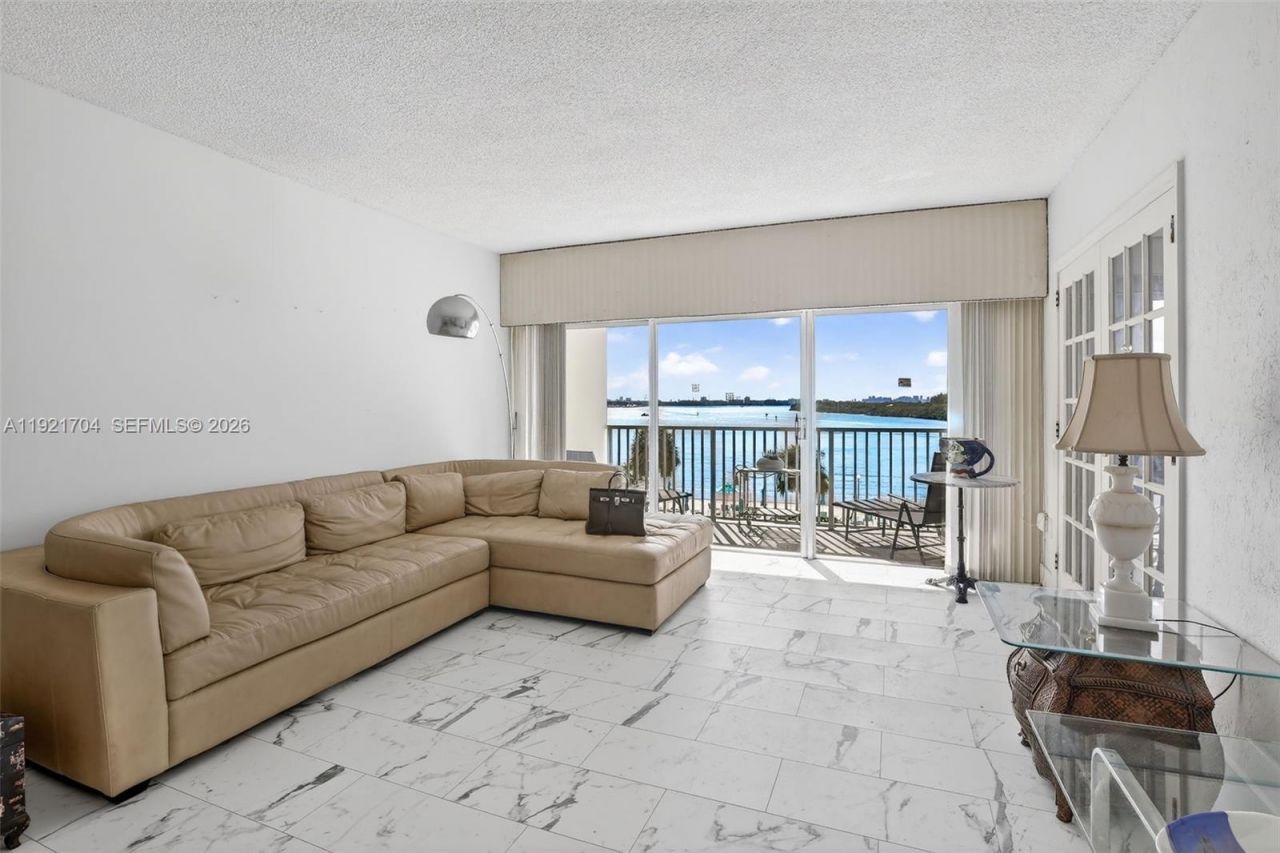 300 Bayview Dr, Unit 308, Sunny Isles Beach, FL 33160 Photo