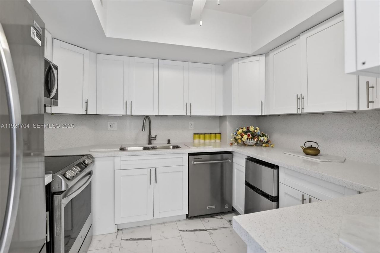 300 Bayview Dr, Unit 308, Sunny Isles Beach, FL 33160 Photo