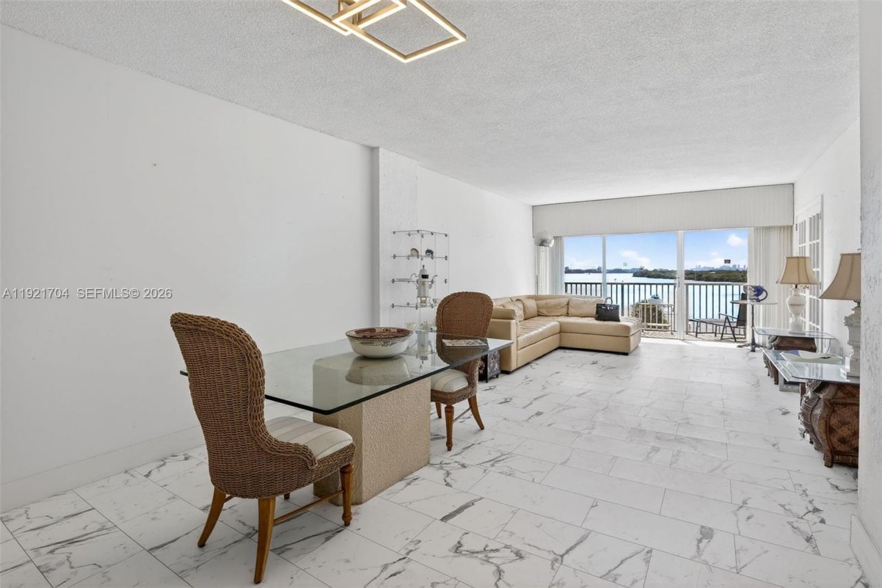 300 Bayview Dr, Unit 308, Sunny Isles Beach, FL 33160 Photo