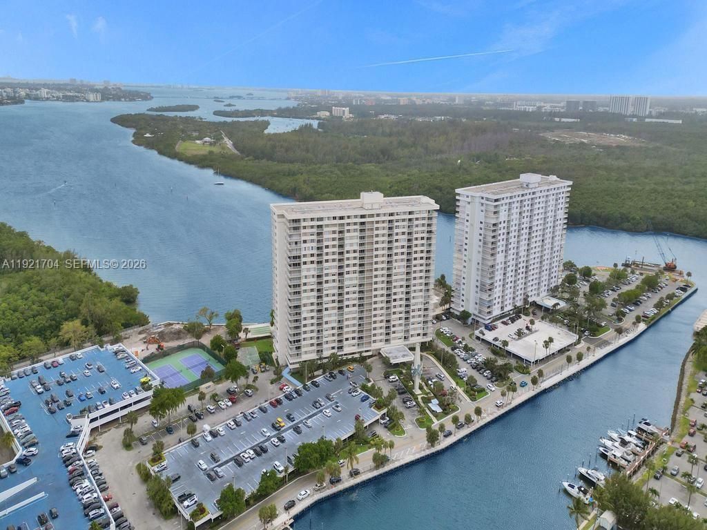 300 Bayview Dr, Unit 308, Sunny Isles Beach, FL 33160 Photo