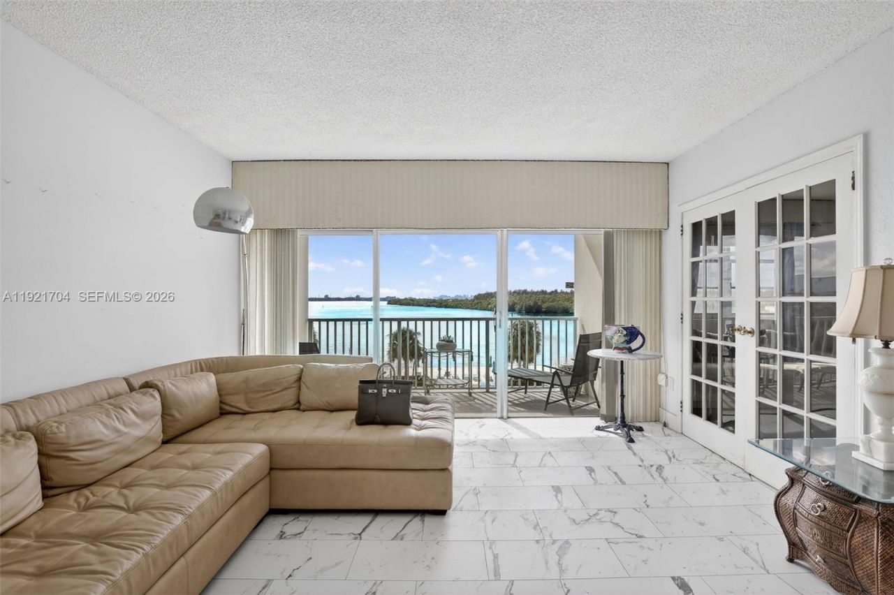 300 Bayview Dr, Unit 308, Sunny Isles Beach, FL 33160 Photo