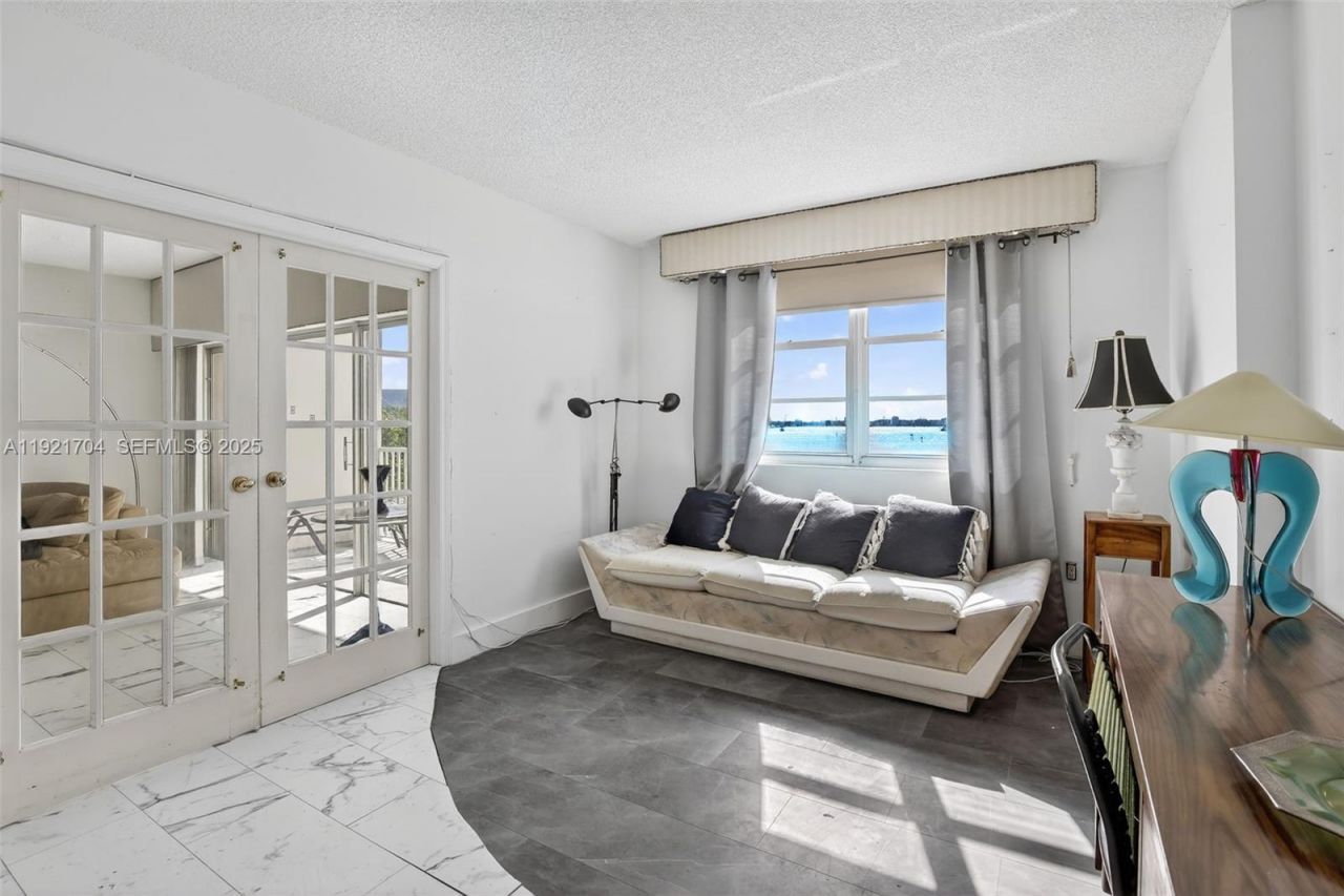 300 Bayview Dr, Unit 308, Sunny Isles Beach, FL 33160 Photo