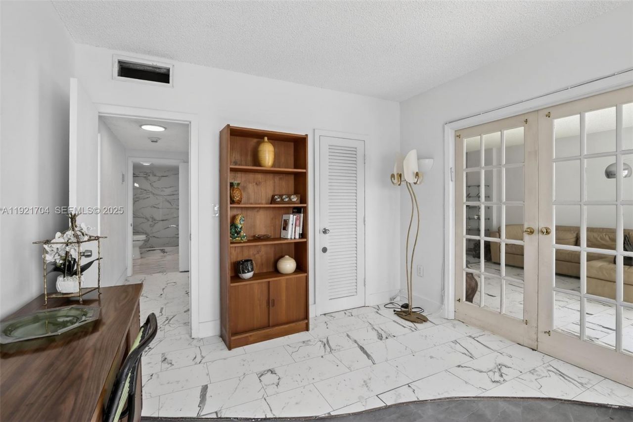 300 Bayview Dr, Unit 308, Sunny Isles Beach, FL 33160 Photo