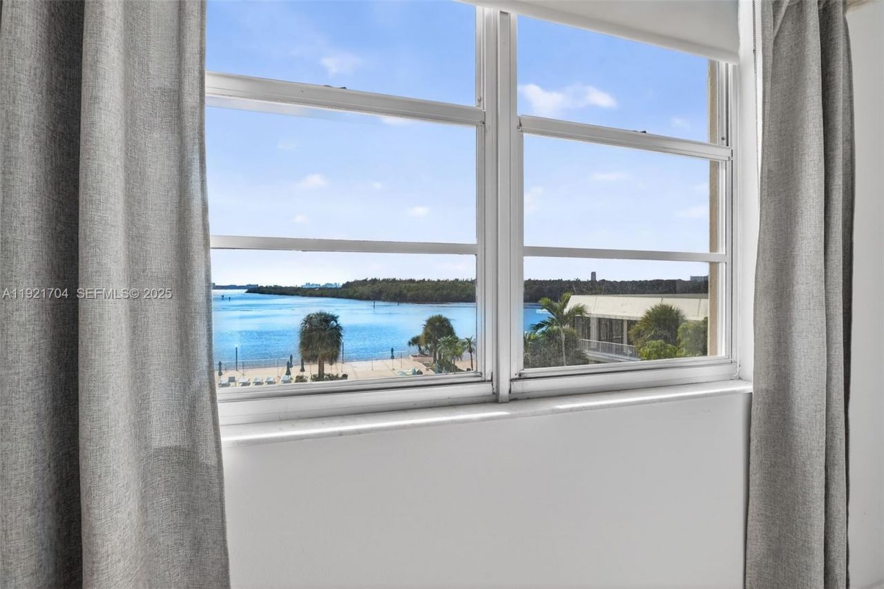 300 Bayview Dr, Unit 308, Sunny Isles Beach, FL 33160 Photo