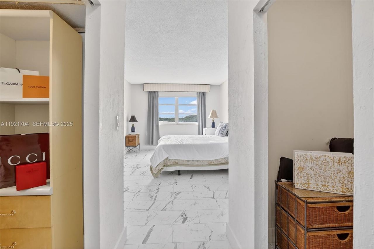 300 Bayview Dr, Unit 308, Sunny Isles Beach, FL 33160 Photo