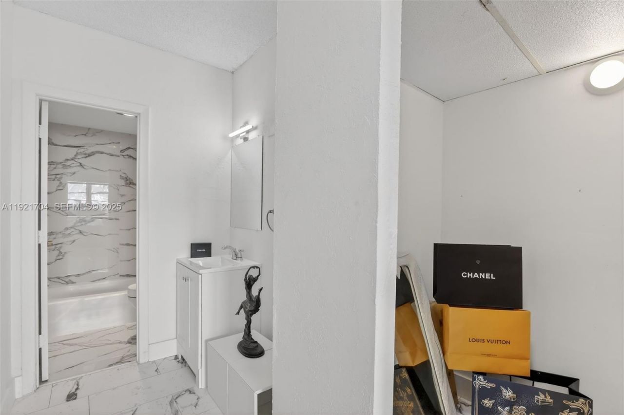 300 Bayview Dr, Unit 308, Sunny Isles Beach, FL 33160 Photo