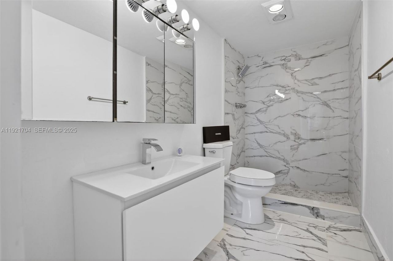 300 Bayview Dr, Unit 308, Sunny Isles Beach, FL 33160 Photo