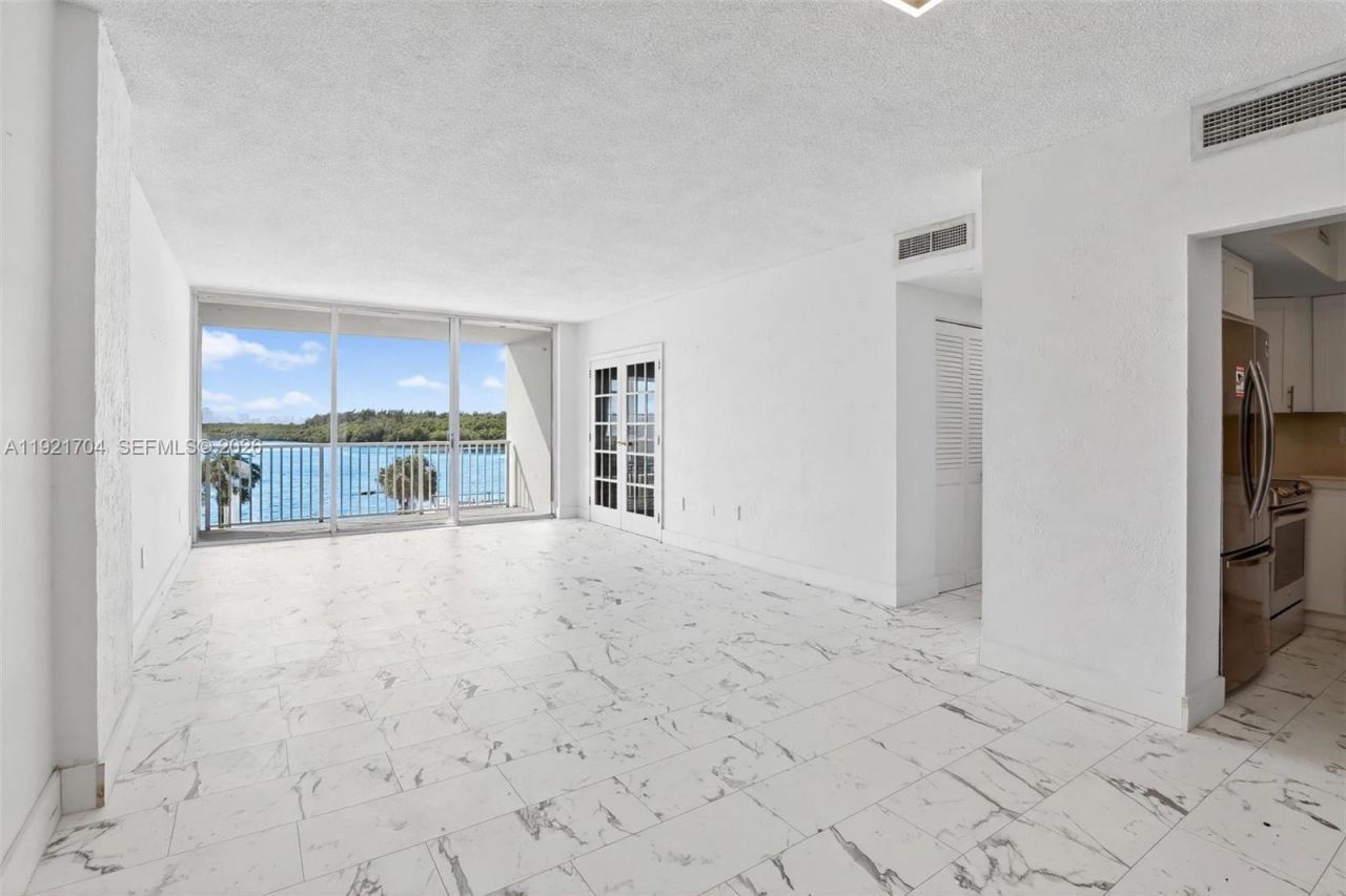 300 Bayview Dr, Unit 308, Sunny Isles Beach, FL 33160 Photo