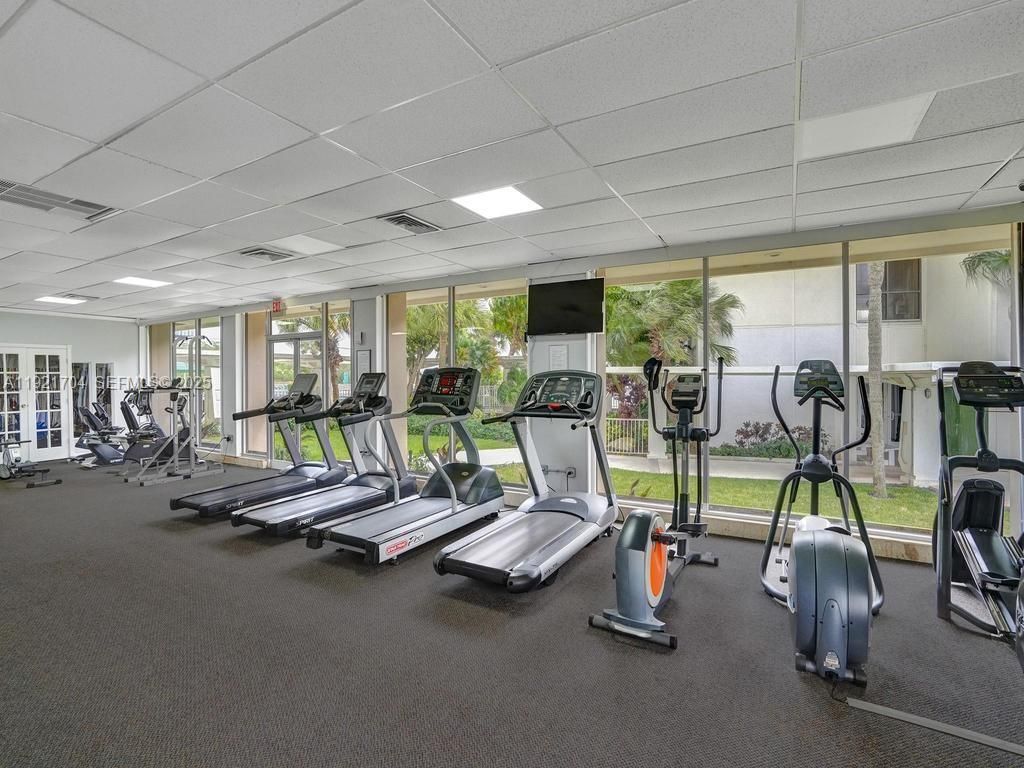 300 Bayview Dr, Unit 308, Sunny Isles Beach, FL 33160 Photo