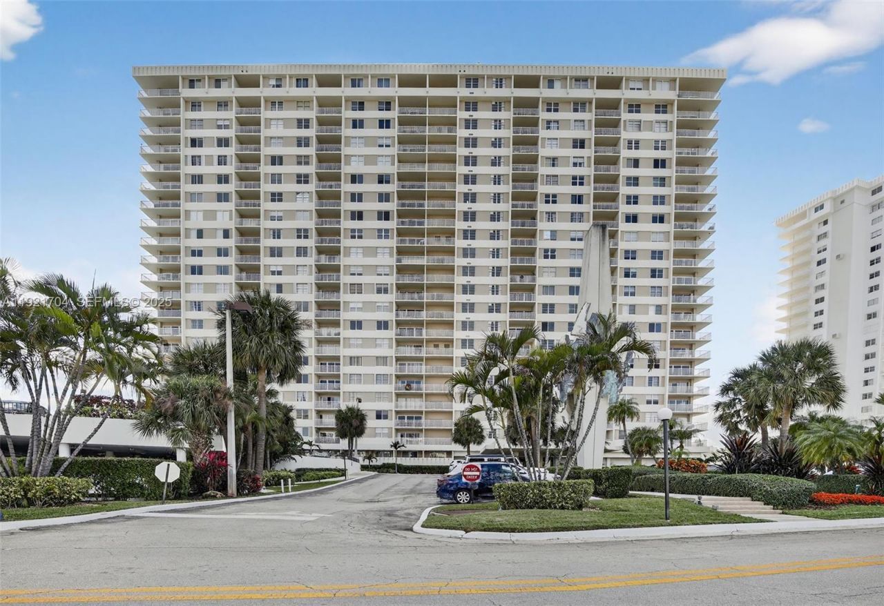 300 Bayview Dr, Unit 308, Sunny Isles Beach, FL 33160 Photo