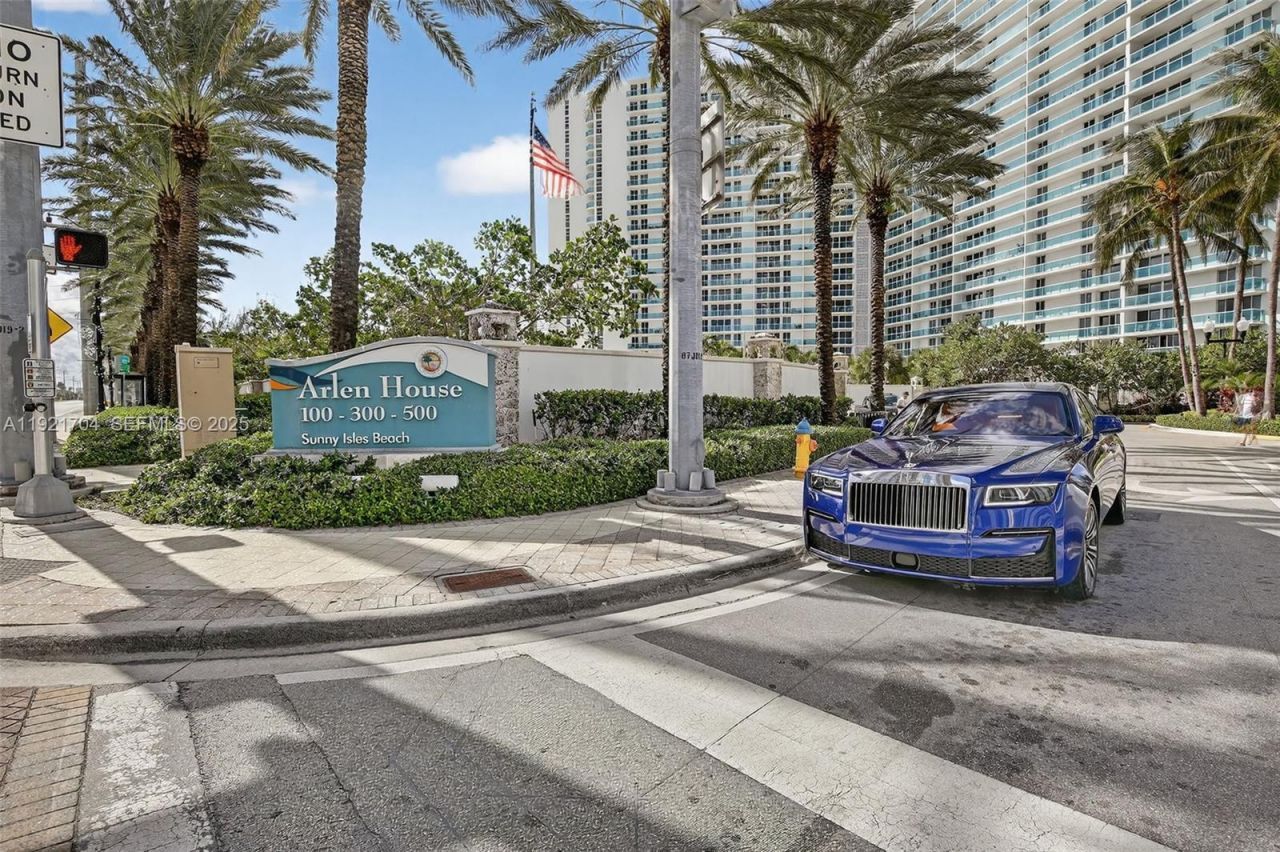 300 Bayview Dr, Unit 308, Sunny Isles Beach, FL 33160 Photo