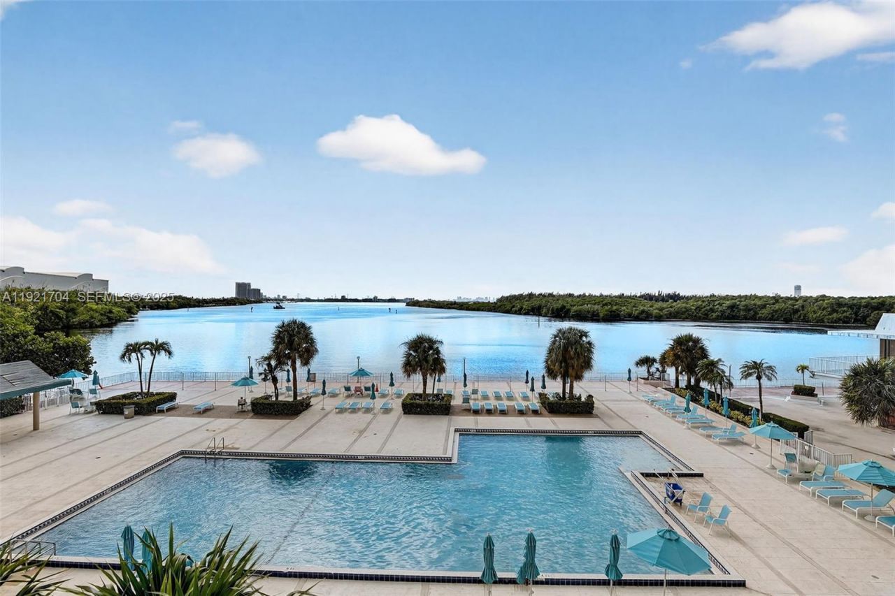 300 Bayview Dr, Unit 308, Sunny Isles Beach, FL 33160 Photo