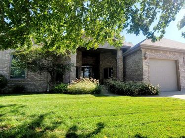 819 S Country Club Avenue, York, NE 68467
