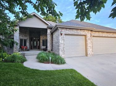 819 S Country Club Avenue, York, NE 68467