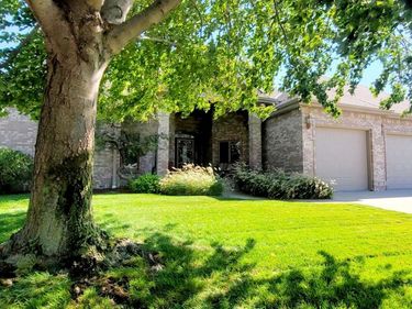 819 S Country Club Avenue, York, NE 68467