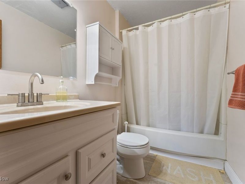 7357 Eisenhower Drive, Unit 6, Boardman, OH 44512 Photo 18