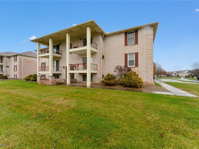 7357 Eisenhower Drive, Unit 6, Boardman, OH 44512 Photo 2