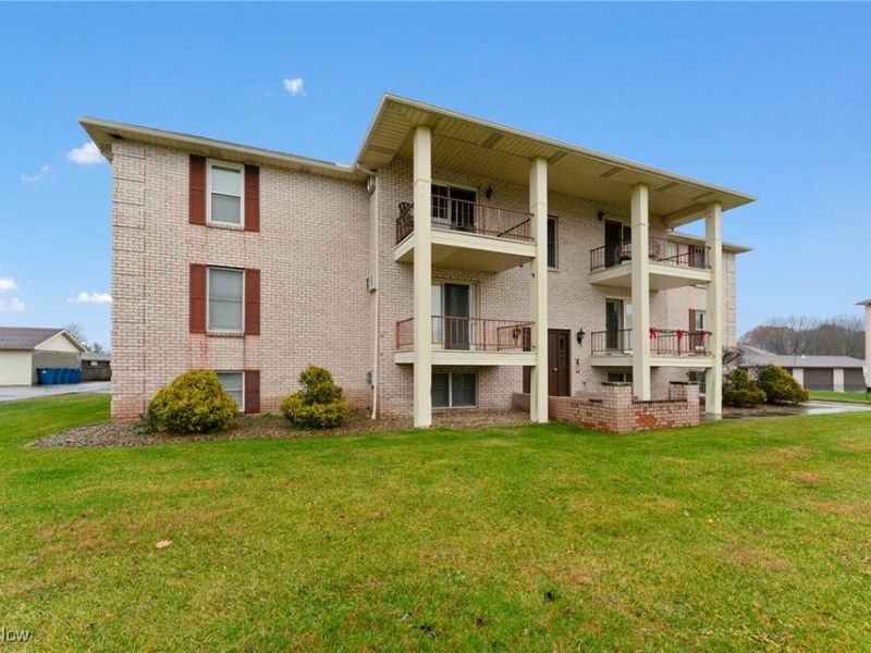 7357 Eisenhower Drive, Unit 6, Boardman, OH 44512 Photo 3