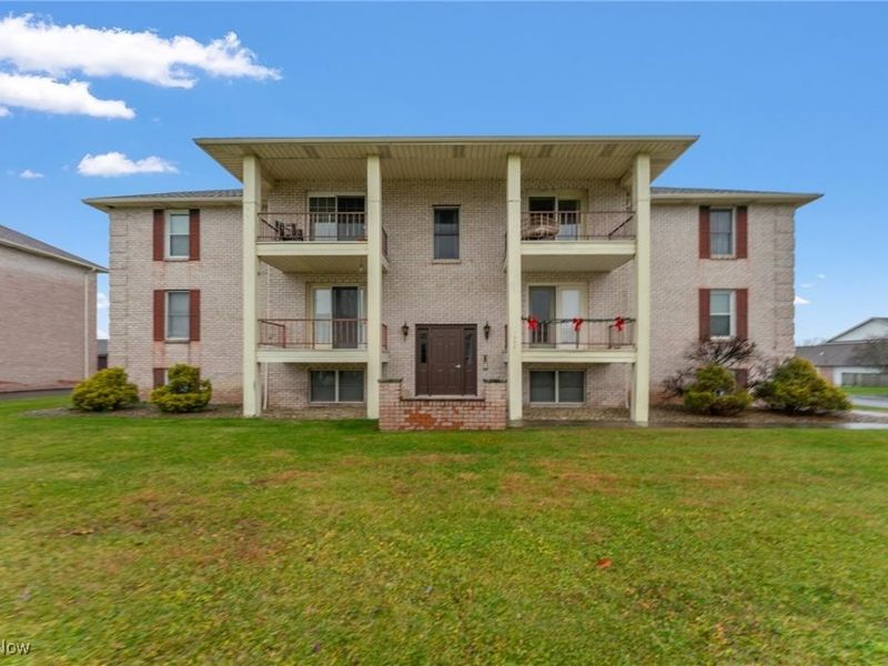 7357 Eisenhower Drive, Unit 6, Boardman, OH 44512 Photo 4