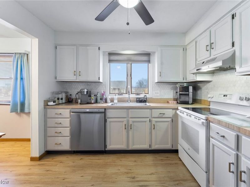 7357 Eisenhower Drive, Unit 6, Boardman, OH 44512 Photo 5