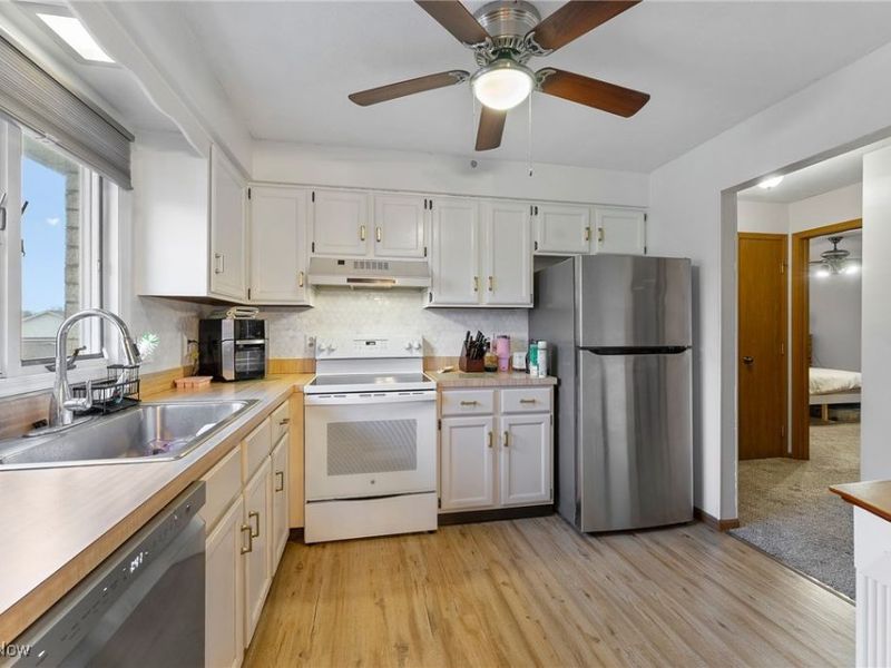 7357 Eisenhower Drive, Unit 6, Boardman, OH 44512 Photo 6