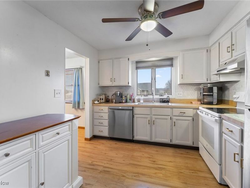 7357 Eisenhower Drive, Unit 6, Boardman, OH 44512 Photo 8