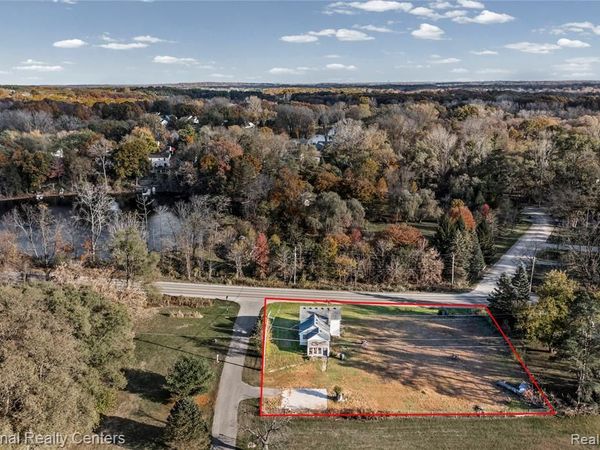 8292 Pettysville Road, Pinckney Vlg, MI 48169