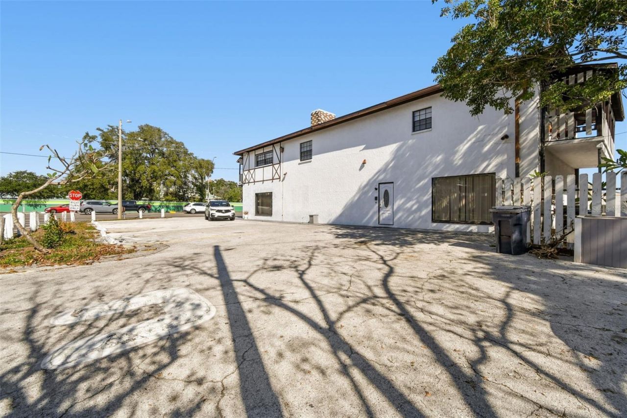 3601 E Busch Boulevard, Tampa, FL 33612 Photo