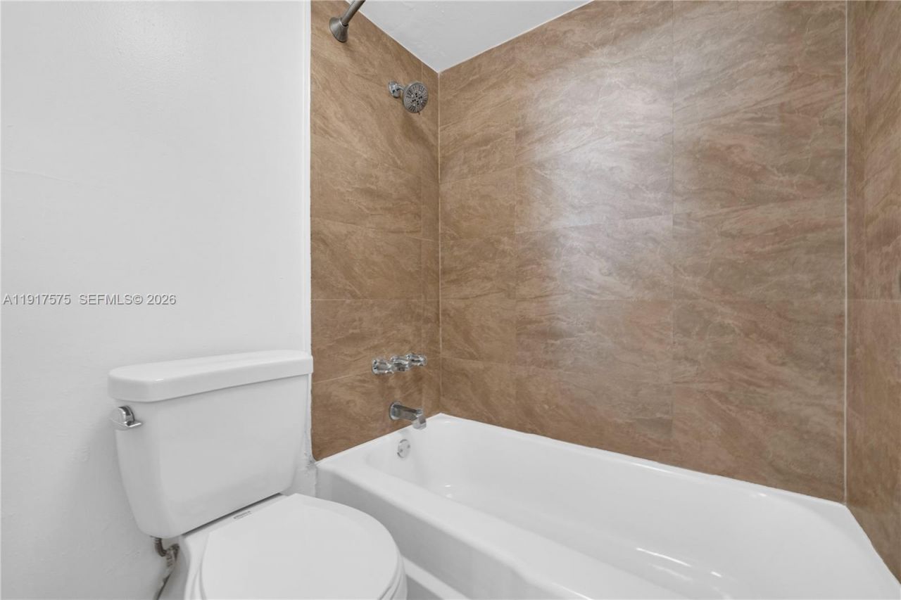 2020 NE 135th St, Unit 805, North Miami, FL 33181 Photo