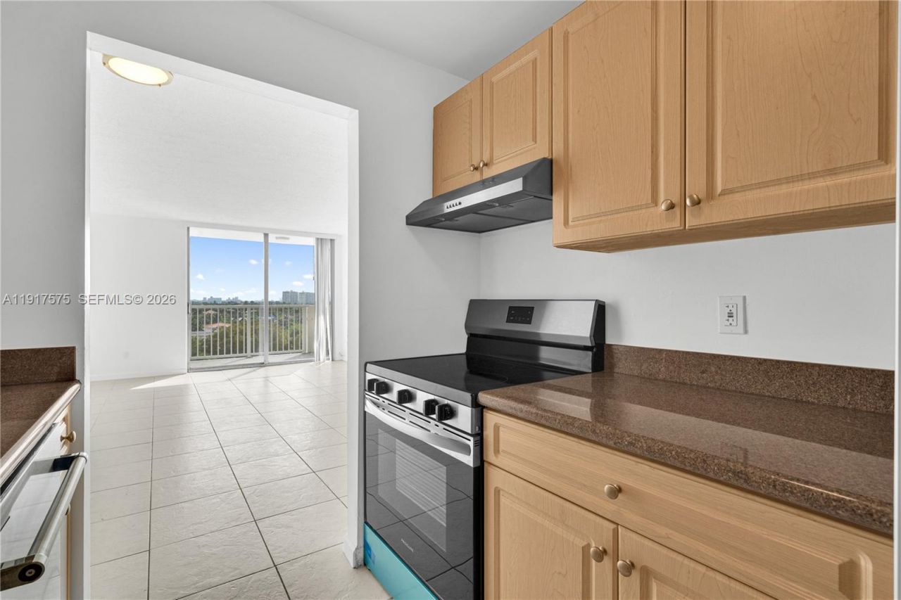 2020 NE 135th St, Unit 805, North Miami, FL 33181 Photo