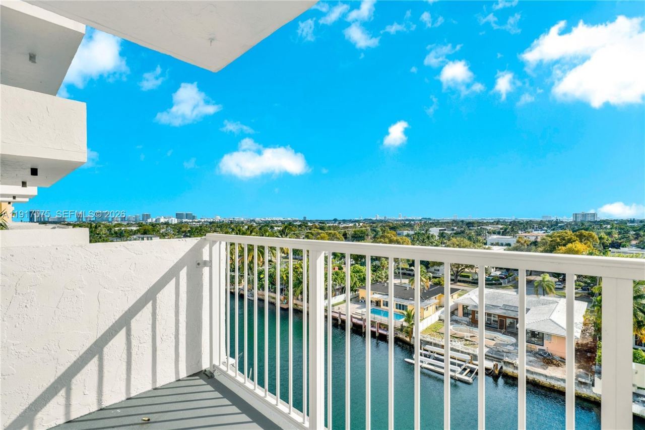 2020 NE 135th St, Unit 805, North Miami, FL 33181 Photo