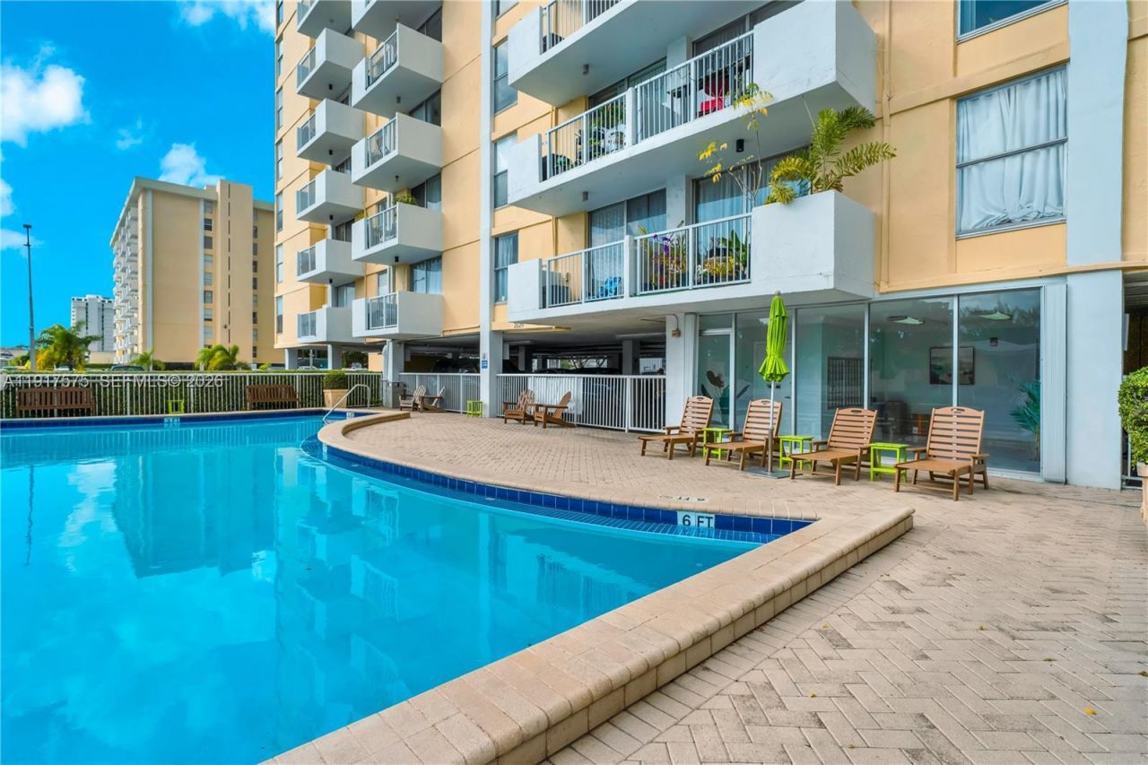 2020 NE 135th St, Unit 805, North Miami, FL 33181 Photo