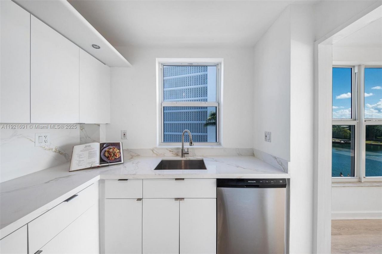 9100 W Bay Harbor Dr, Unit 5A, Bay Harbor Islands, FL 33154 Photo