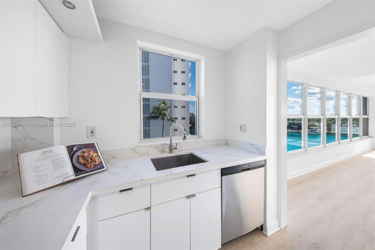 9100 W Bay Harbor Dr, Unit 5A, Bay Harbor Islands, FL 33154 Photo