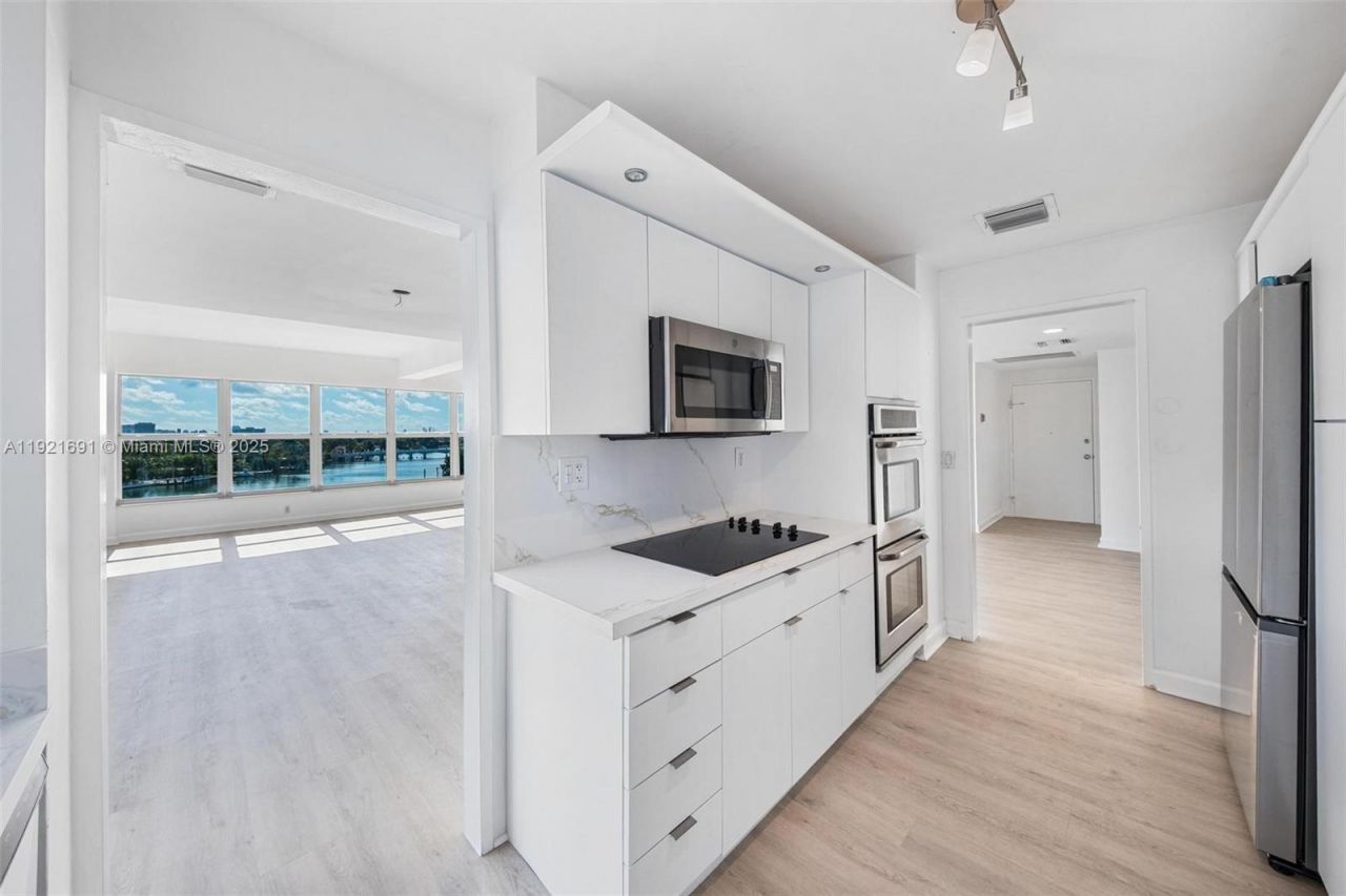 9100 W Bay Harbor Dr, Unit 5A, Bay Harbor Islands, FL 33154 Photo