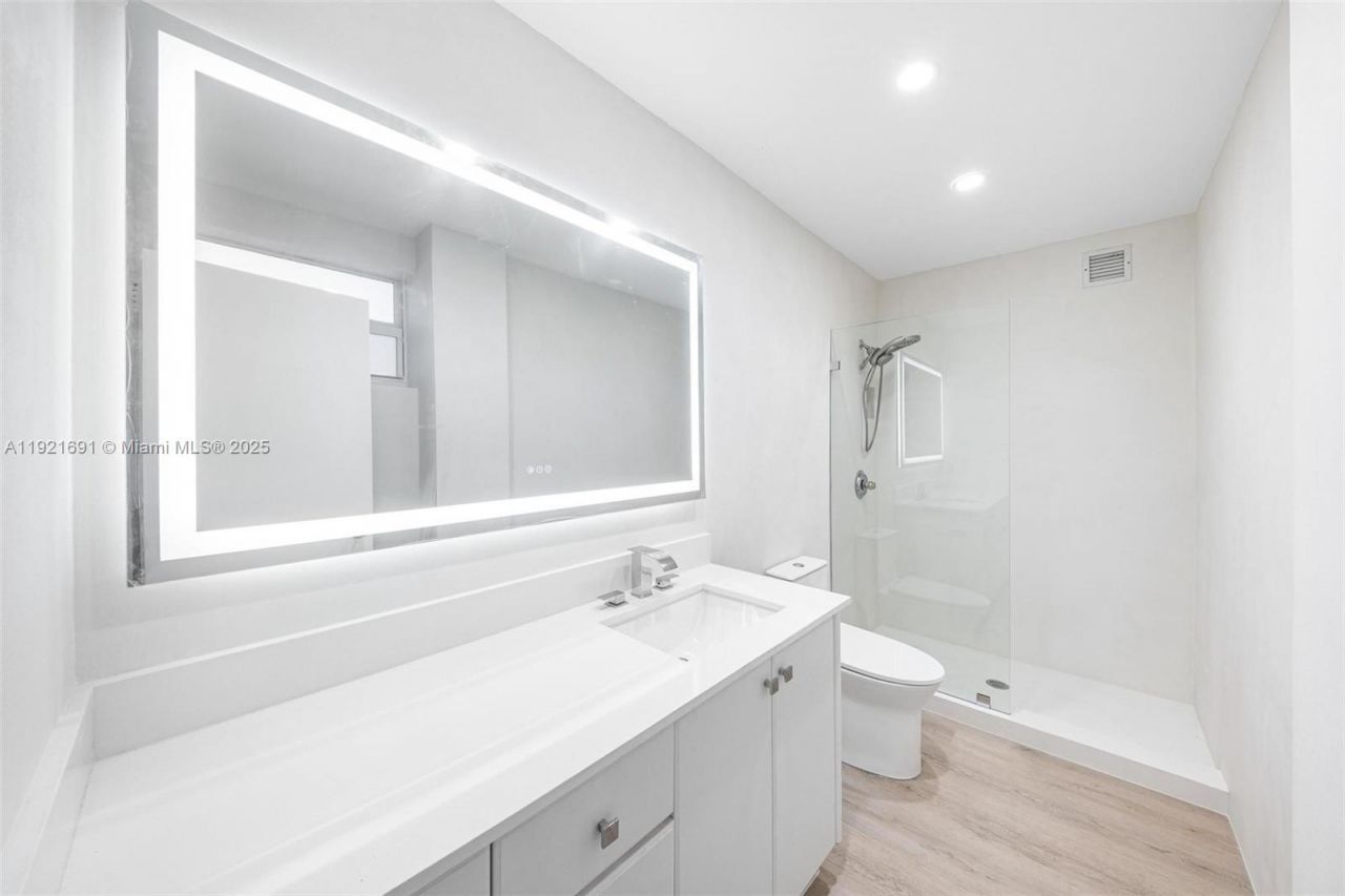 9100 W Bay Harbor Dr, Unit 5A, Bay Harbor Islands, FL 33154 Photo