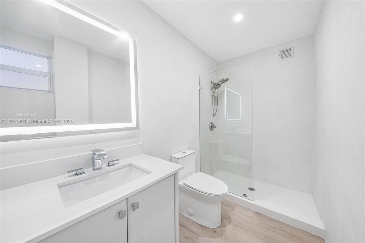 9100 W Bay Harbor Dr, Unit 5A, Bay Harbor Islands, FL 33154 Photo